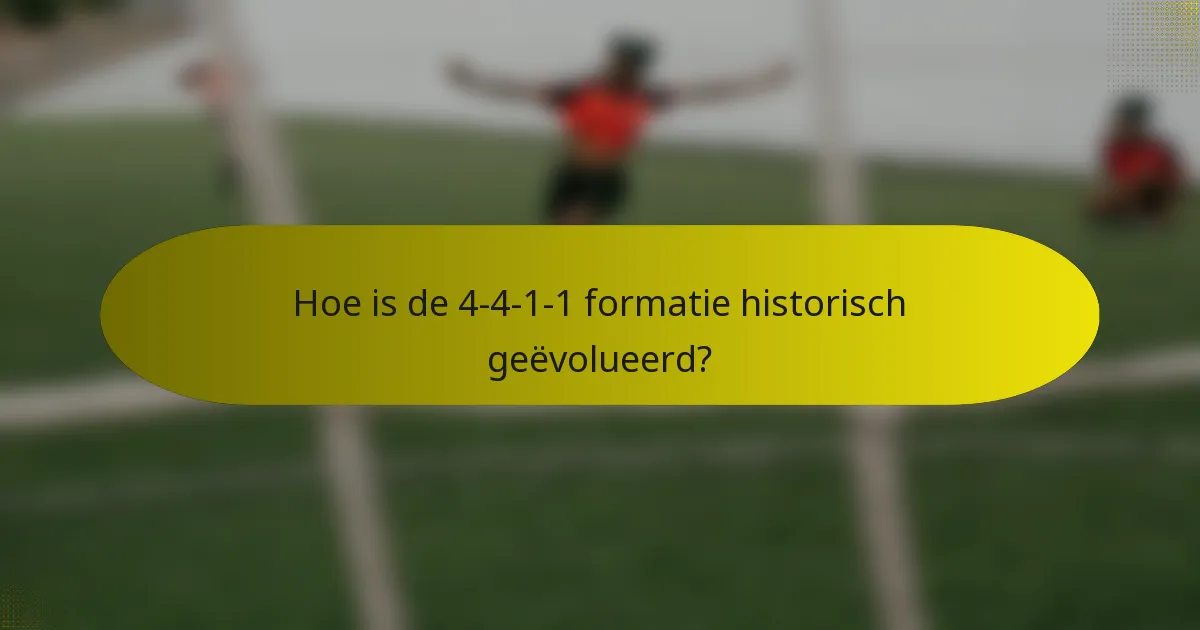 Hoe is de 4-4-1-1 formatie historisch geëvolueerd?