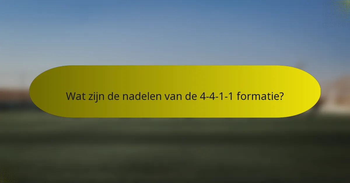 Wat zijn de nadelen van de 4-4-1-1 formatie?